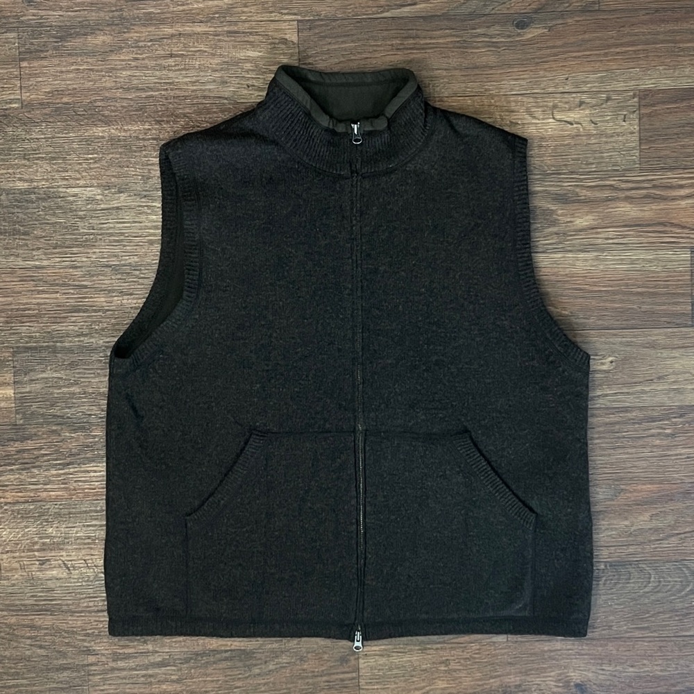 Eddie Bauer size :XL vest 100% brown Lambswool exclusive of Trim